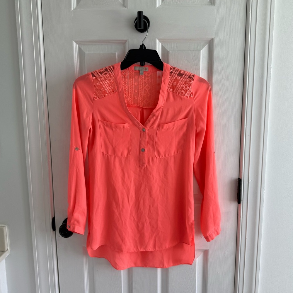 Gianni BINI Women's Coral Blouse with Lace Detail